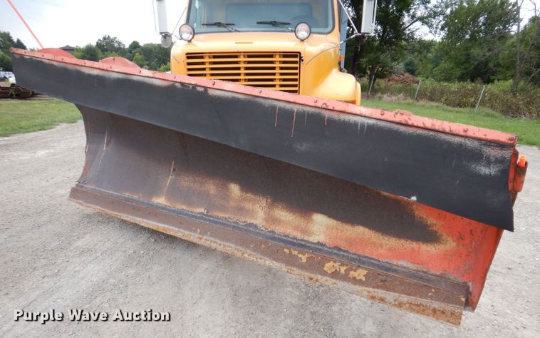 image for item KP9400 2001 International 4900  dump truck