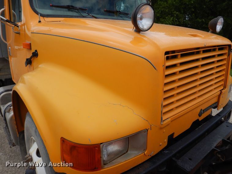 image for item KP9400 2001 International 4900  dump truck