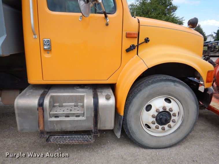 image for item KP9400 2001 International 4900  dump truck