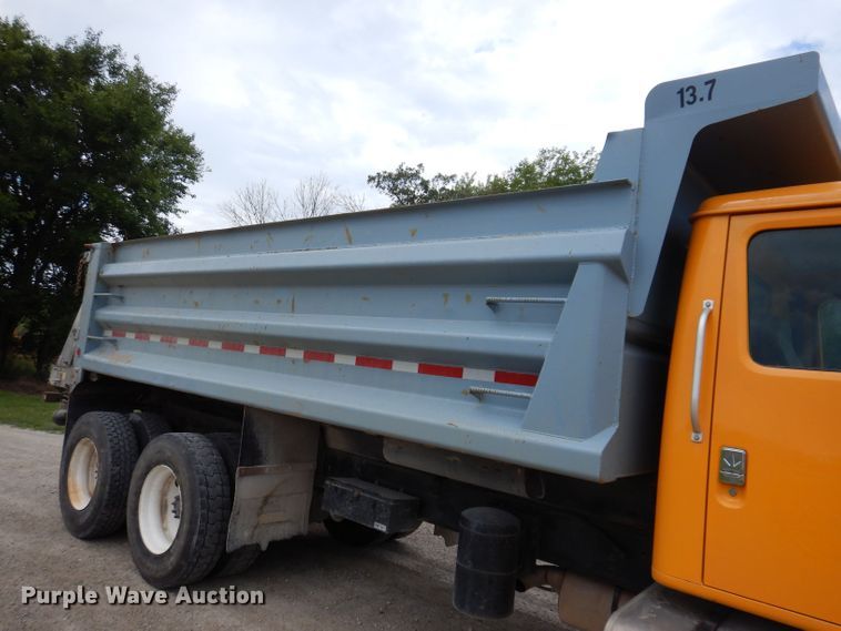 image for item KP9400 2001 International 4900  dump truck