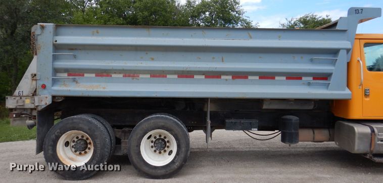 image for item KP9400 2001 International 4900  dump truck
