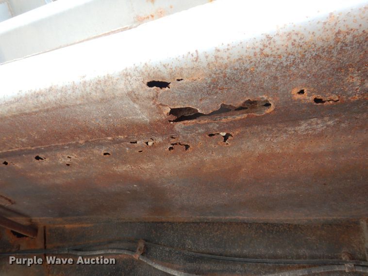 image for item KP9400 2001 International 4900  dump truck