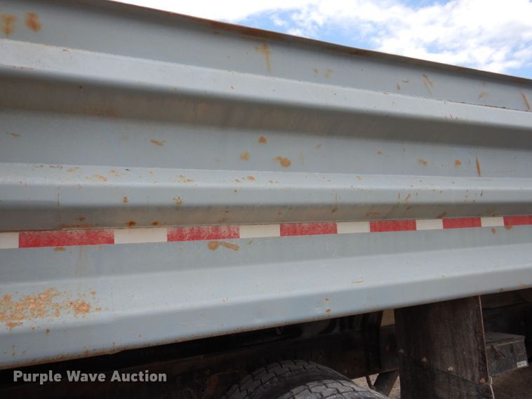 image for item KP9400 2001 International 4900  dump truck