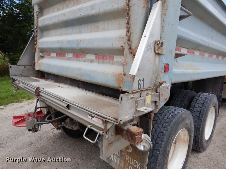 image for item KP9400 2001 International 4900  dump truck