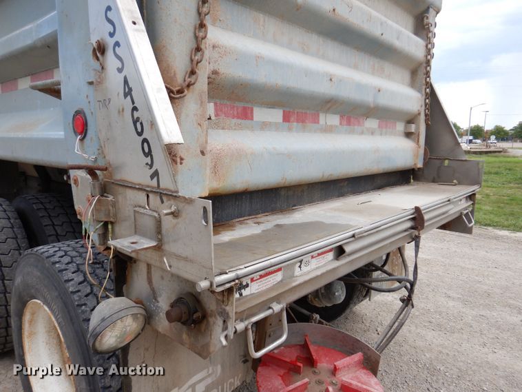 image for item KP9400 2001 International 4900  dump truck