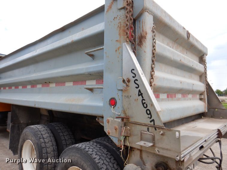 image for item KP9400 2001 International 4900  dump truck