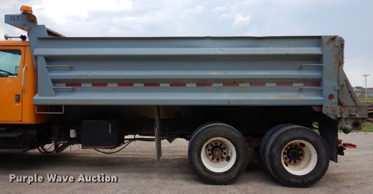 image for item KP9400 2001 International 4900  dump truck