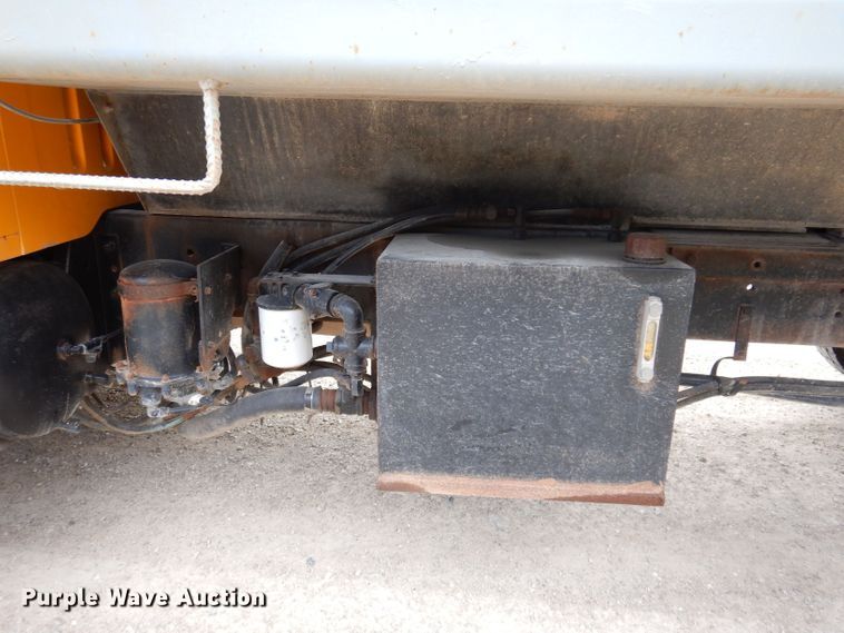 image for item KP9400 2001 International 4900  dump truck