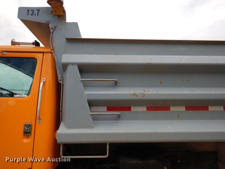 image for item KP9400 2001 International 4900  dump truck
