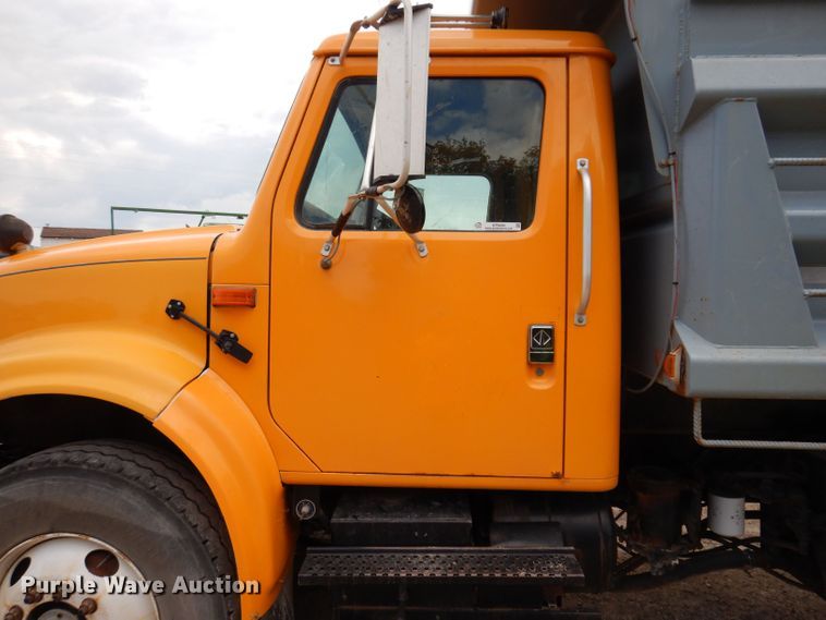 image for item KP9400 2001 International 4900  dump truck