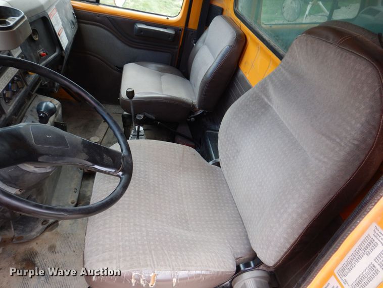 image for item KP9400 2001 International 4900  dump truck