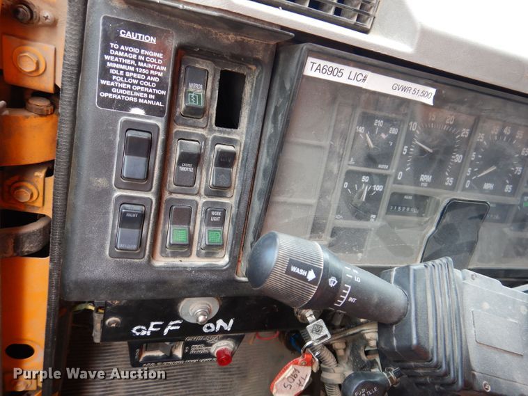 image for item KP9400 2001 International 4900  dump truck