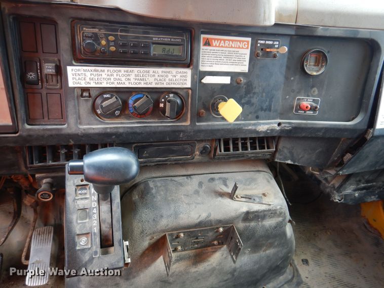 image for item KP9400 2001 International 4900  dump truck