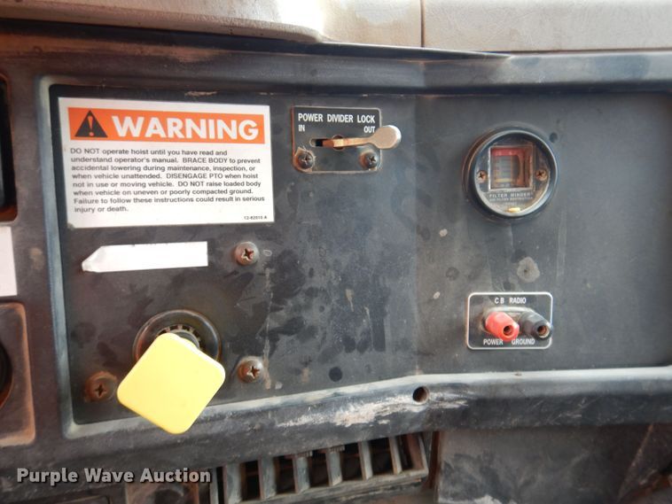 image for item KP9400 2001 International 4900  dump truck