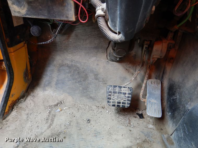 image for item KP9400 2001 International 4900  dump truck