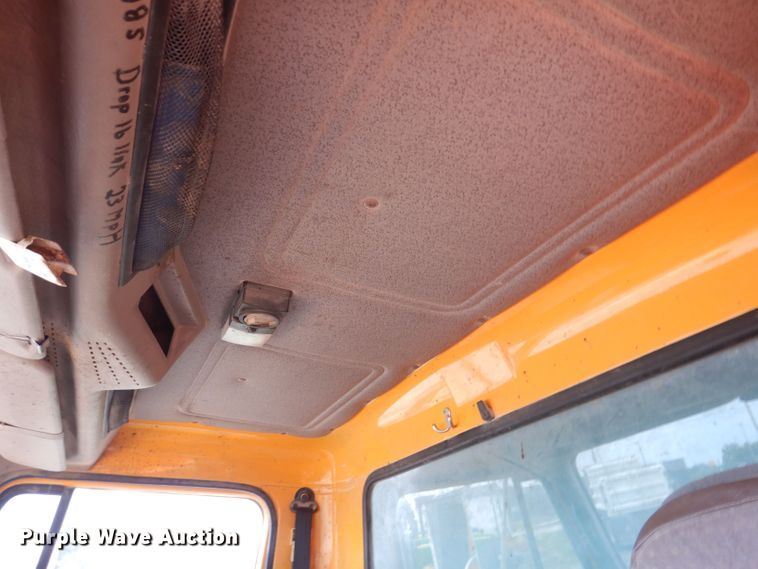 image for item KP9400 2001 International 4900  dump truck