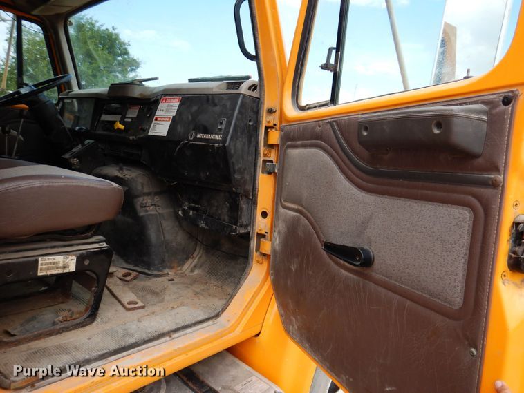 image for item KP9400 2001 International 4900  dump truck