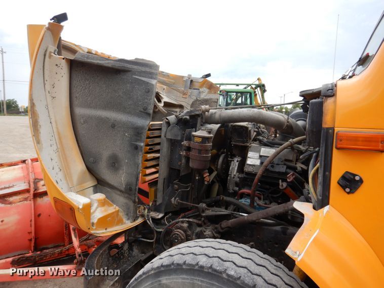 image for item KP9400 2001 International 4900  dump truck