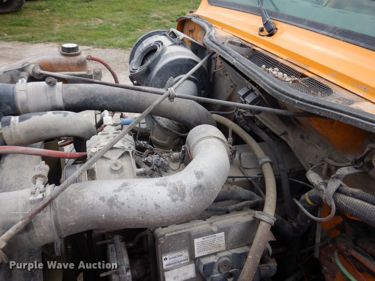 image for item KP9400 2001 International 4900  dump truck