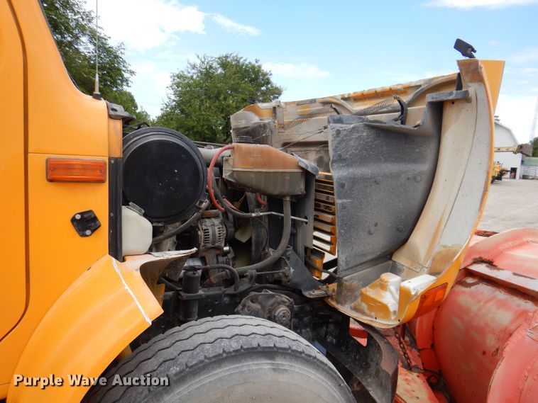 image for item KP9400 2001 International 4900  dump truck