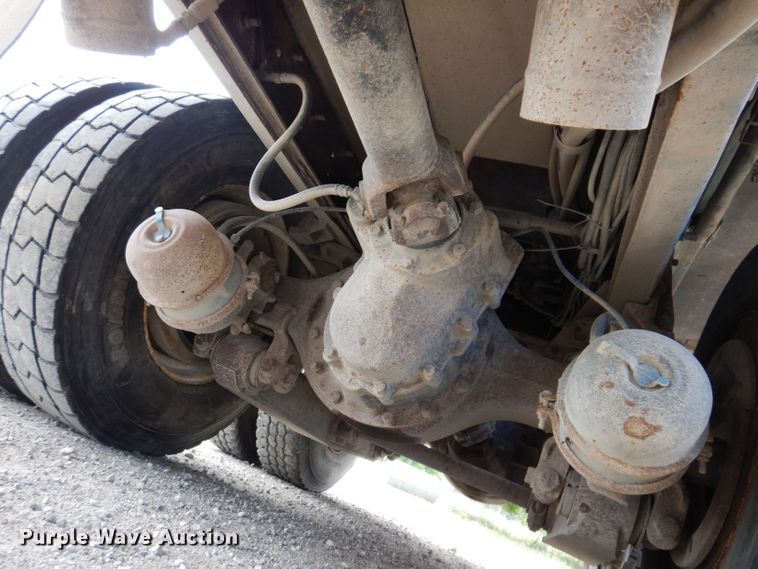 image for item KP9400 2001 International 4900  dump truck