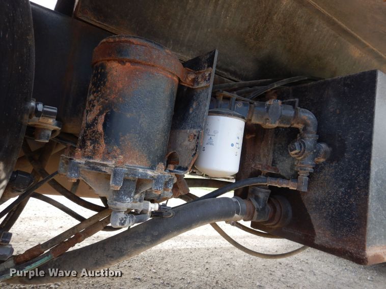 image for item KP9400 2001 International 4900  dump truck