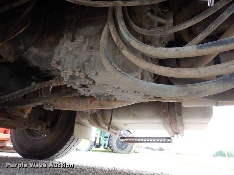 image for item KP9400 2001 International 4900  dump truck