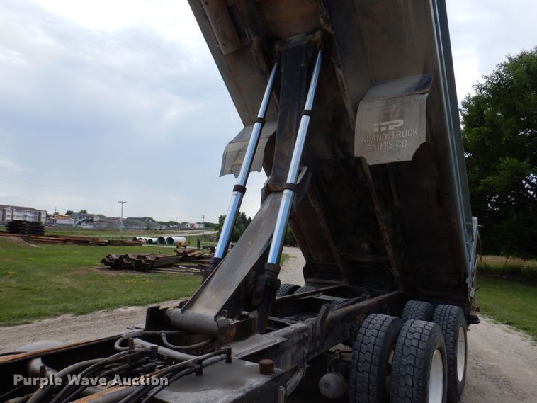 image for item KP9400 2001 International 4900  dump truck