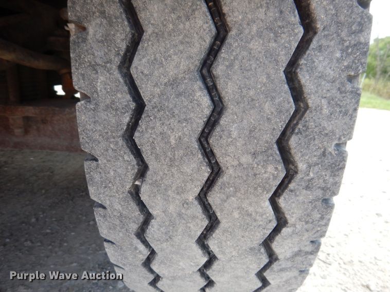 image for item KP9400 2001 International 4900  dump truck