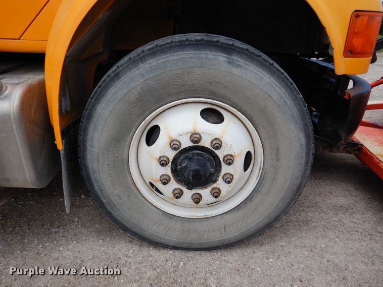 image for item KP9400 2001 International 4900  dump truck