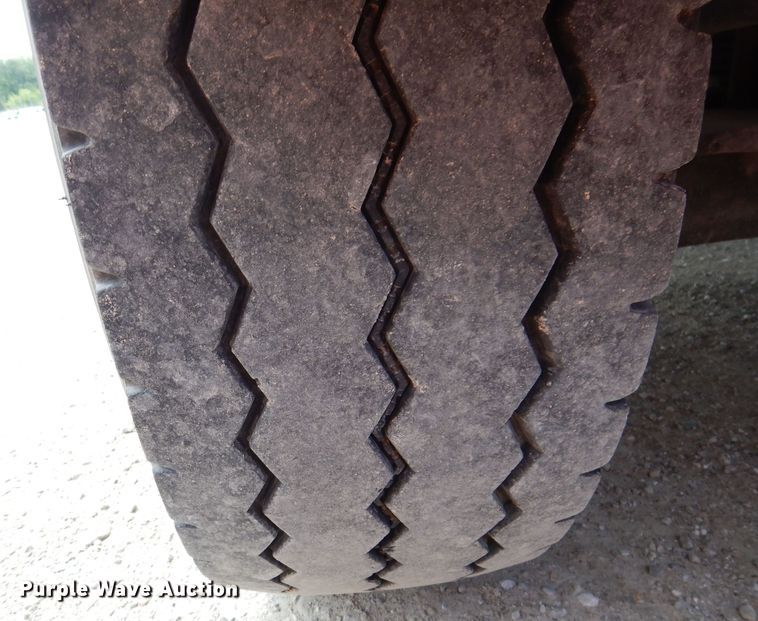 image for item KP9400 2001 International 4900  dump truck