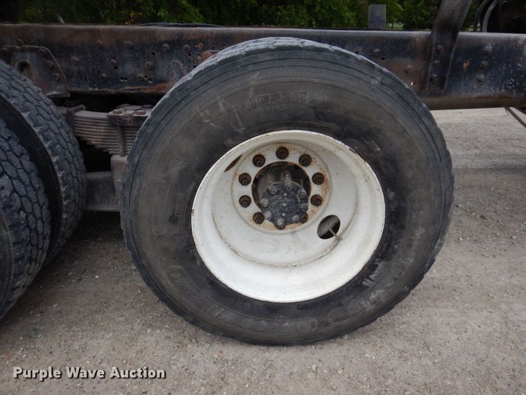 image for item KP9400 2001 International 4900  dump truck