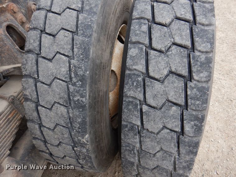 image for item KP9400 2001 International 4900  dump truck