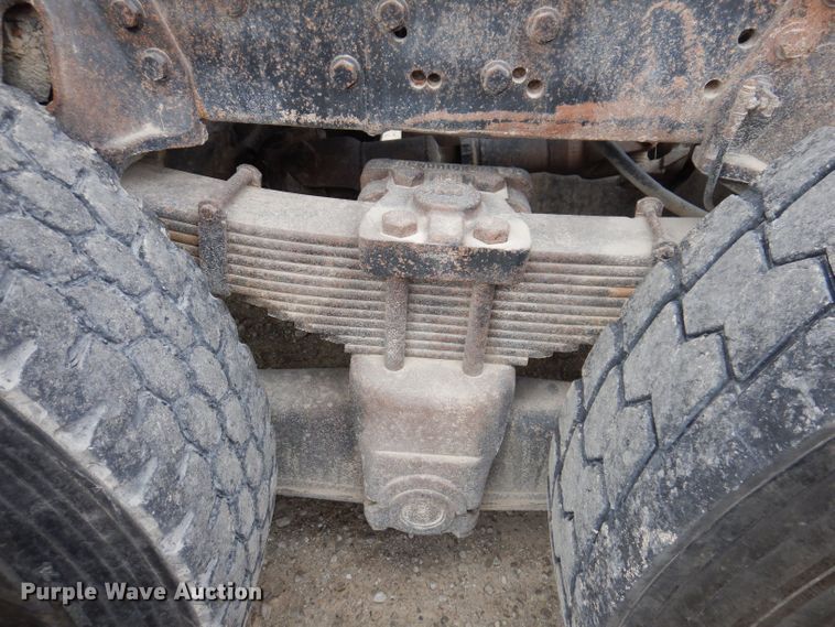 image for item KP9400 2001 International 4900  dump truck