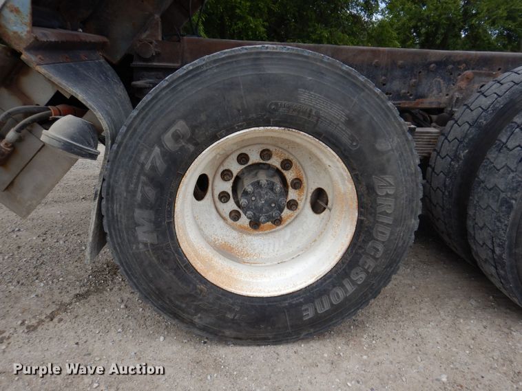 image for item KP9400 2001 International 4900  dump truck