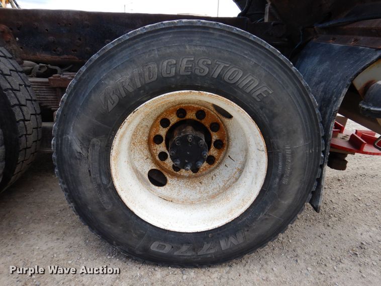 image for item KP9400 2001 International 4900  dump truck