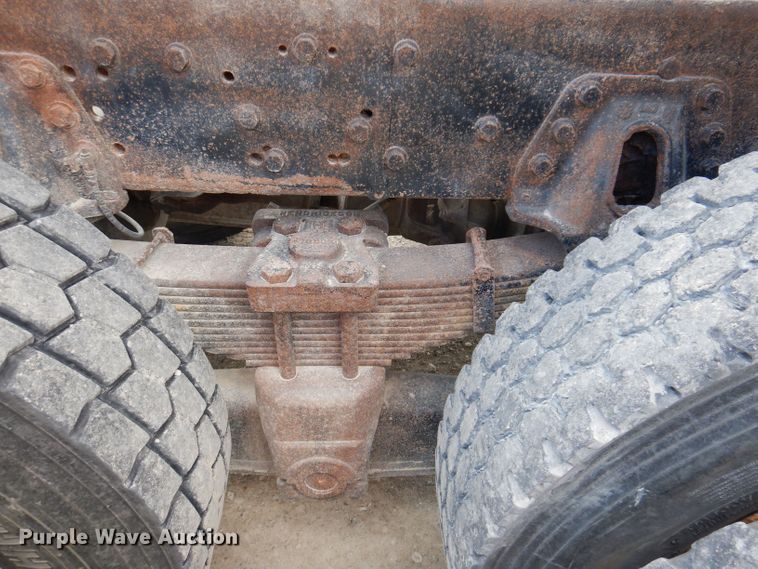 image for item KP9400 2001 International 4900  dump truck