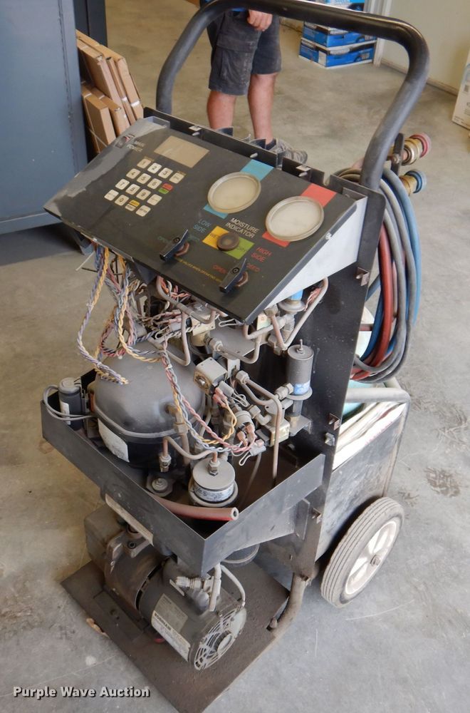 image for item KP9401 Robinair 34700  AC charging unit