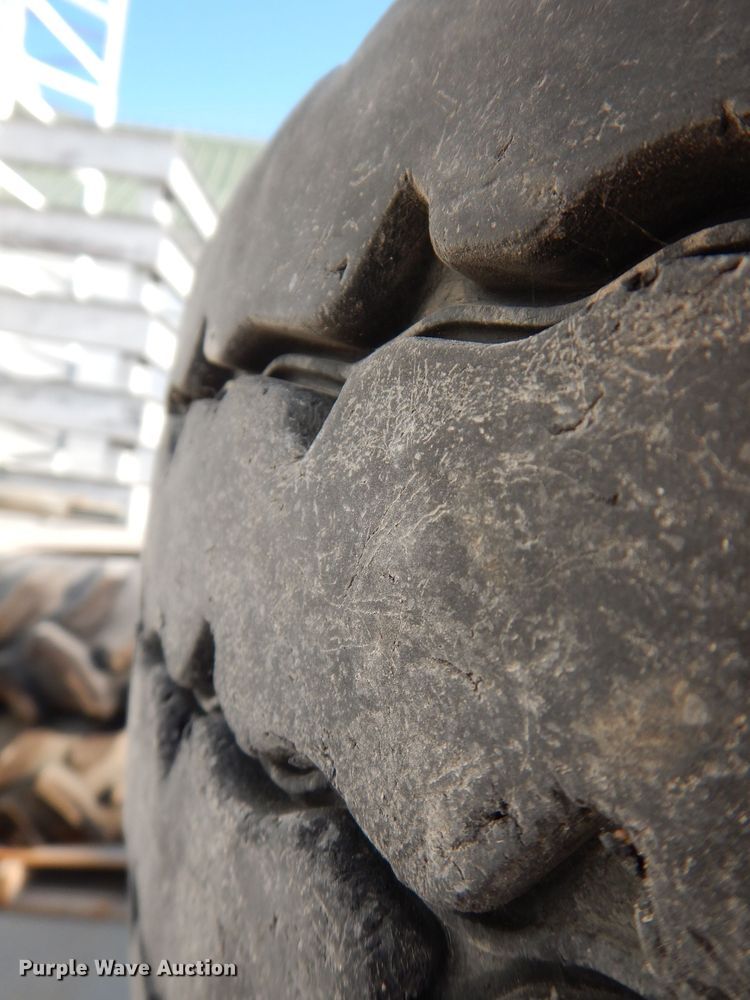 image for item KP9433 (4) Michelin XZY3 11R22.5 tires