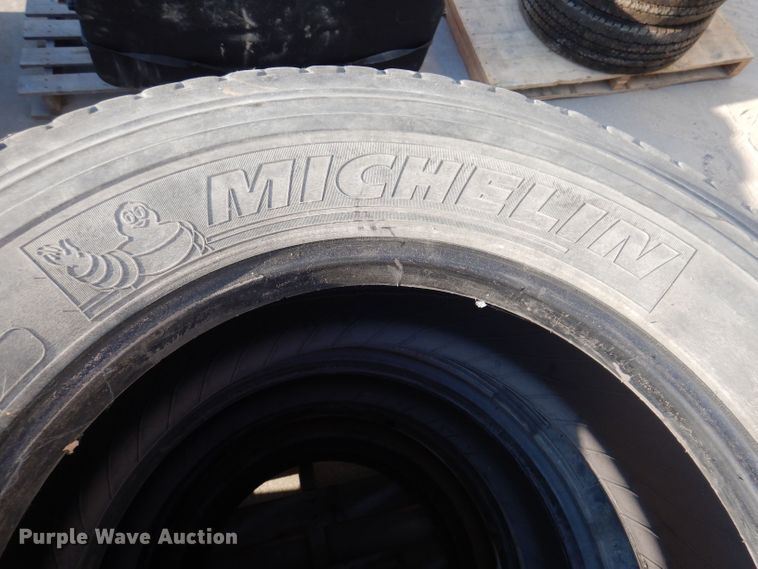 image for item KP9433 (4) Michelin XZY3 11R22.5 tires