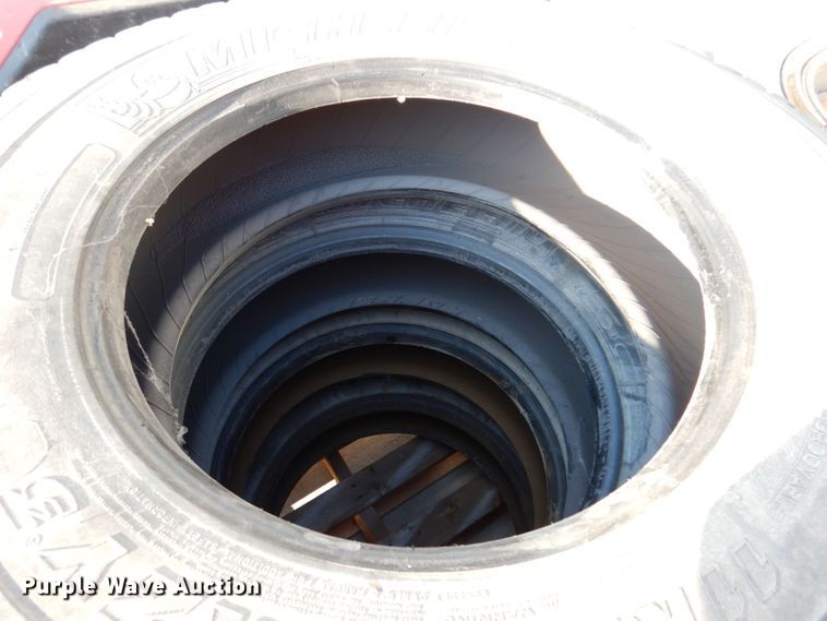 image for item KP9433 (4) Michelin XZY3 11R22.5 tires