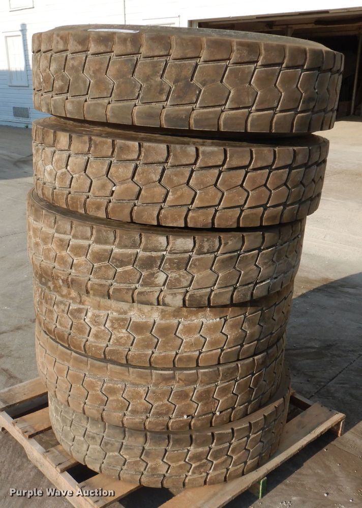 image for item KP9437 (6) Roadmaster RM300HH 11R22.5 tires