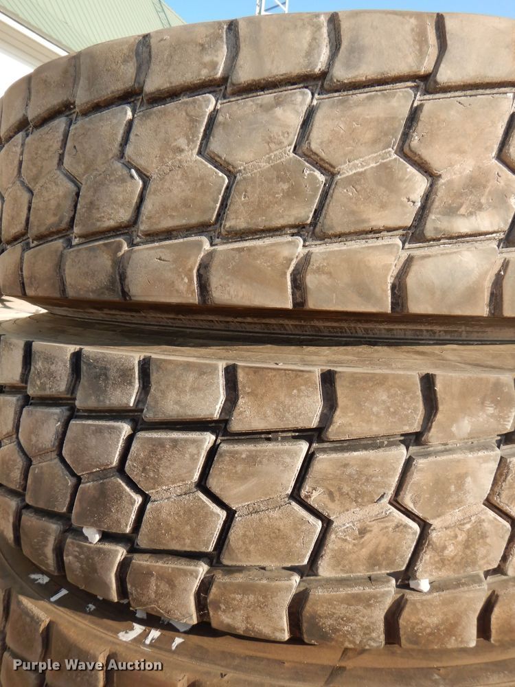 image for item KP9437 (6) Roadmaster RM300HH 11R22.5 tires