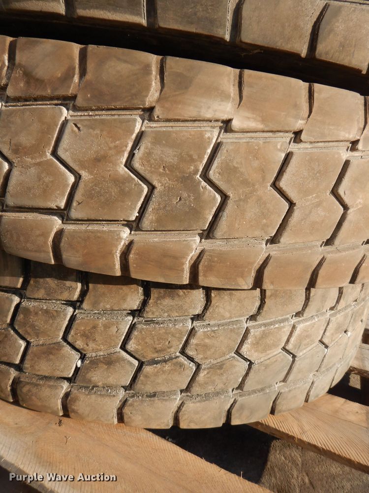 image for item KP9437 (6) Roadmaster RM300HH 11R22.5 tires