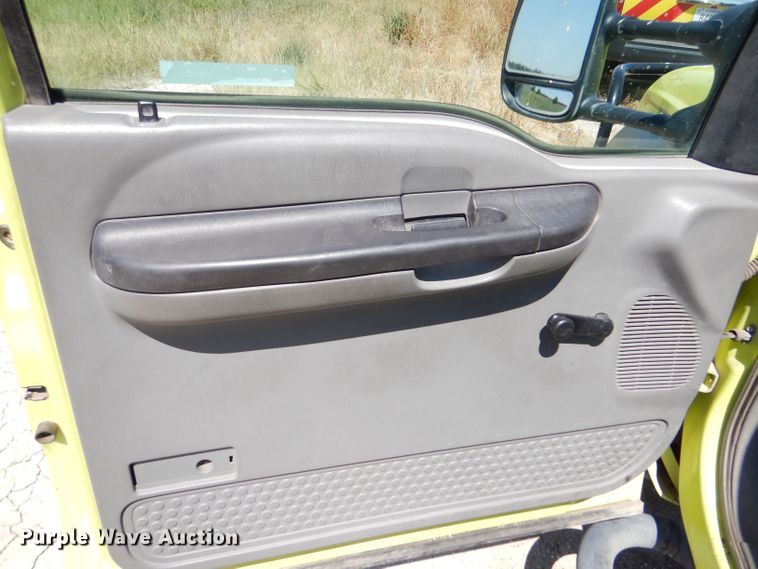 image for item LB9887 2007 Ford F550  truck cab and chassis