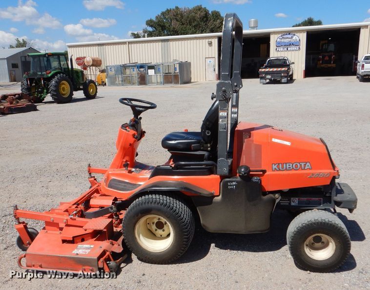 image for item LB9945 Kubota F2880  lawn mower