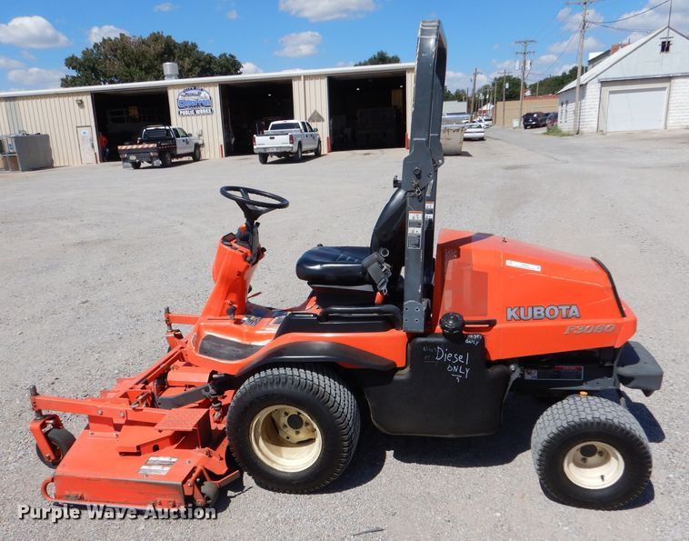 image for item LB9946 Kubota F3080  lawn mower