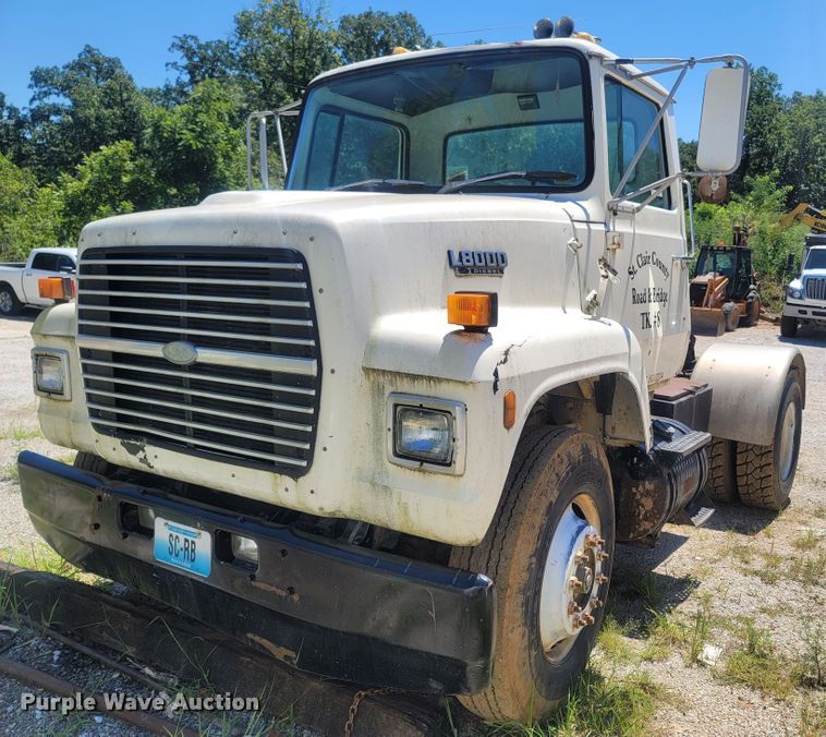 image for item LM9662 1989 Ford L8000  semi truck