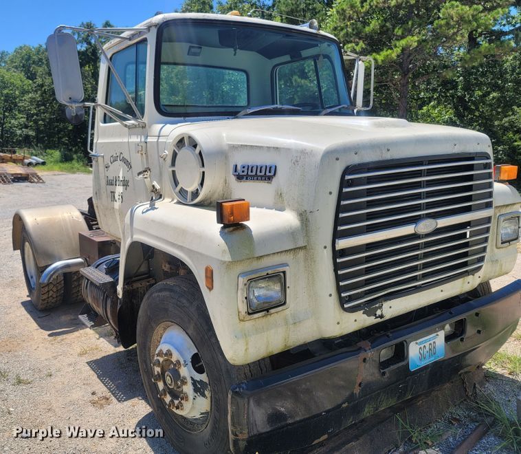 image for item LM9662 1989 Ford L8000  semi truck