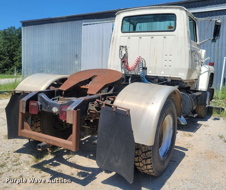 image for item LM9662 1989 Ford L8000  semi truck